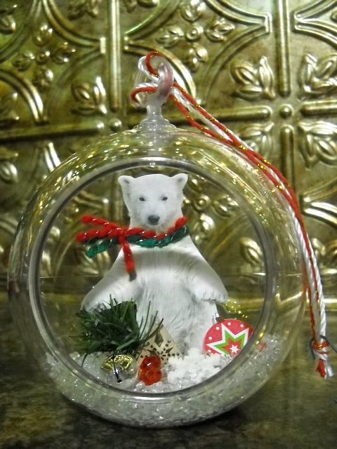 ornament > polar bear