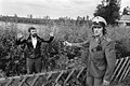 1974 West-Duitsland. WK voetbal. Ruud Krol als politieagent. Soms slaat de verveling toe