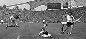 1974 WK Finale Nederland-West-Duitsland Neeskens schiet