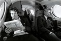 1994 1 mei, Dag van de Arbeid. PvdA-top per vliegtuig naar verkiezingsbijeenkomsten. Campagneleider Dig Istha en Wim Kok