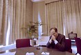 2002 PvdA-lijsttrekker Ad Melkert in zijn werkkamer. De gordijnen zijn dicht, op last van de politie. Het is een week na de moord op Fortuyn en twee dagen voor de verkiezingen
