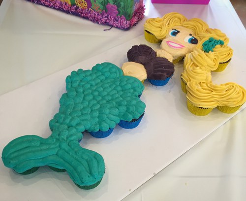 Mermaid pull apart cupcake cake