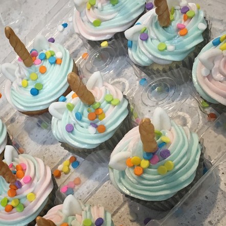 Unicorn mini cupcakes 