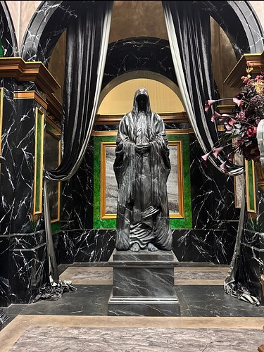 Monk sculpture - Dreams Palace - Great Hall