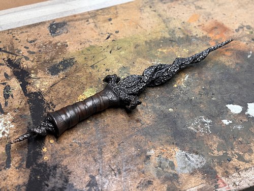 Demons Weapons, the shivs