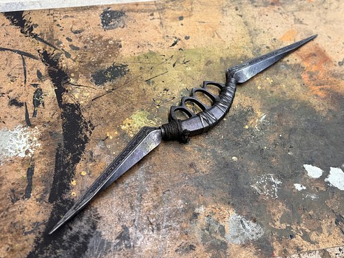 Demons Weapons, the shivs