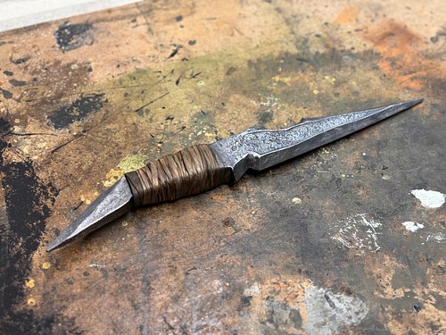 Demons Weapons, the shivs