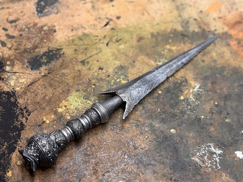 Demons Weapons, the shivs