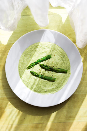 Chilled soup with asparagus and avocado.