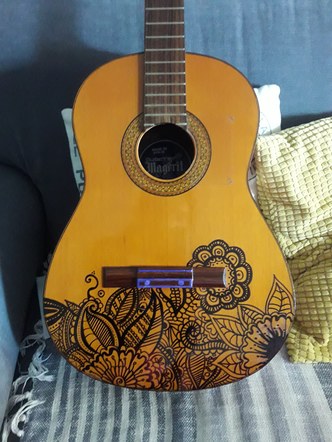 Guitarra decorada