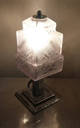Lampe moderniste